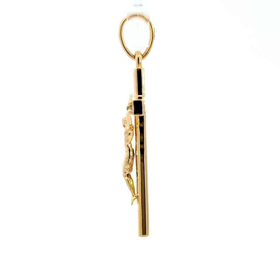 Milan – Diamant - Kruzifix aus 18 kt Gelbgold - Juwelier BenjaminMilan – Diamant - Kruzifix aus 18 kt Gelbgold